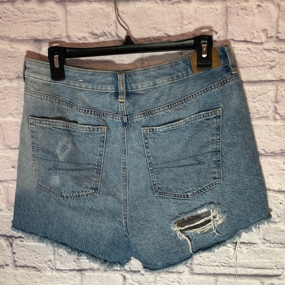 American Eagle Women's Denim Jeans Mom Shorts Size 12 Heavily distressed - Picture 5 of 11